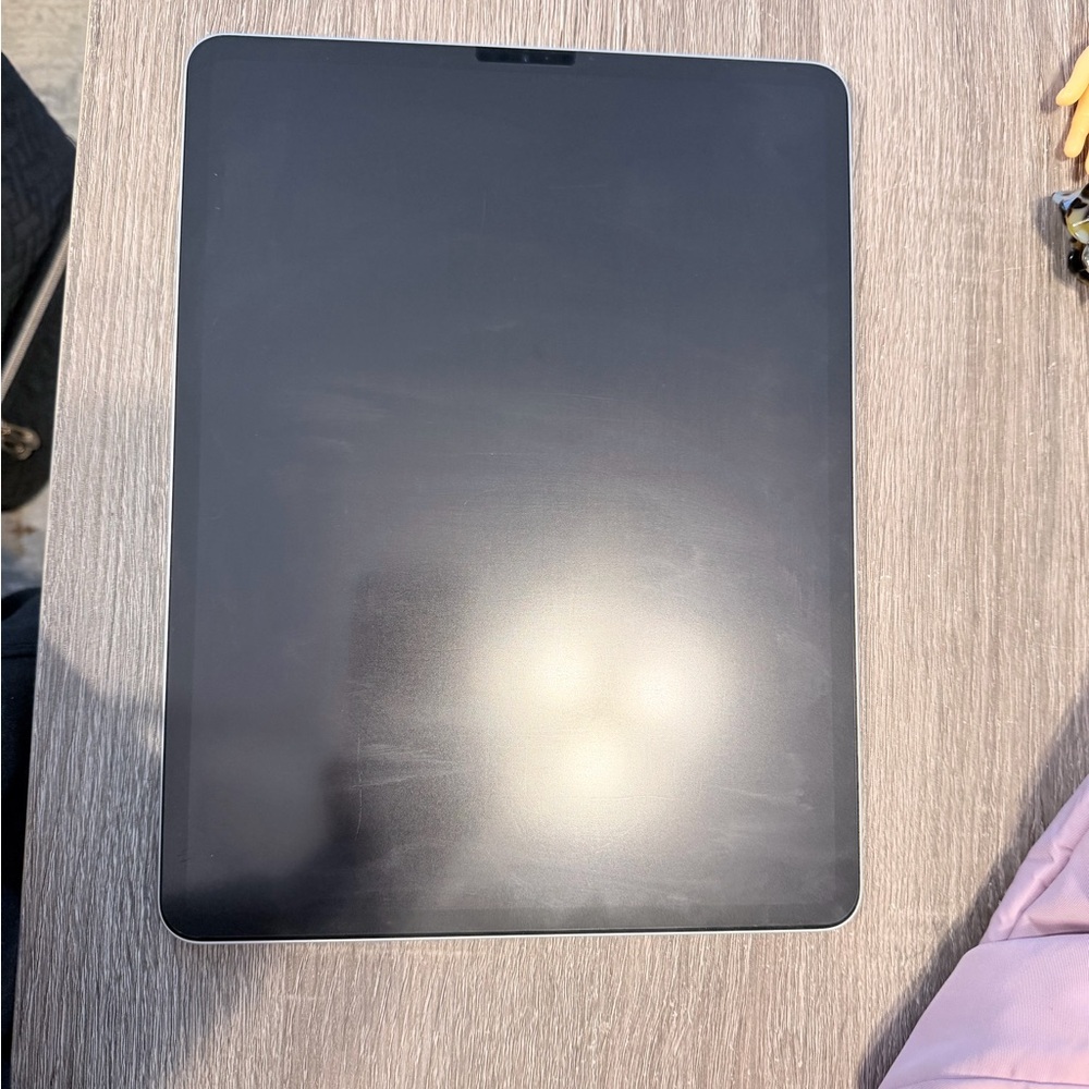 Apple iPad Pro 12.9-inch 6th Gen Wi-Fi Tablet Silver 256GB Keyboard folio